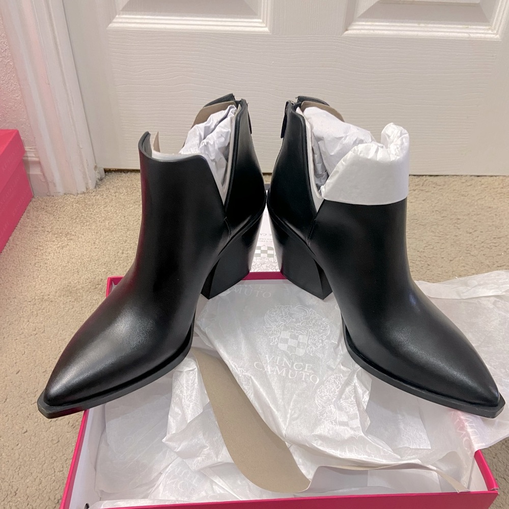 Vince Camuto size 9 booties black